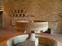 Fontaine d'ablutions, marbre, fin 12eme, vient de l'abbaye de Lagrasse, musee de Carcassonne (1)